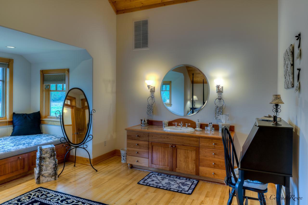 The Lodge At Trout Creek Bed And Breakfast Exterior foto